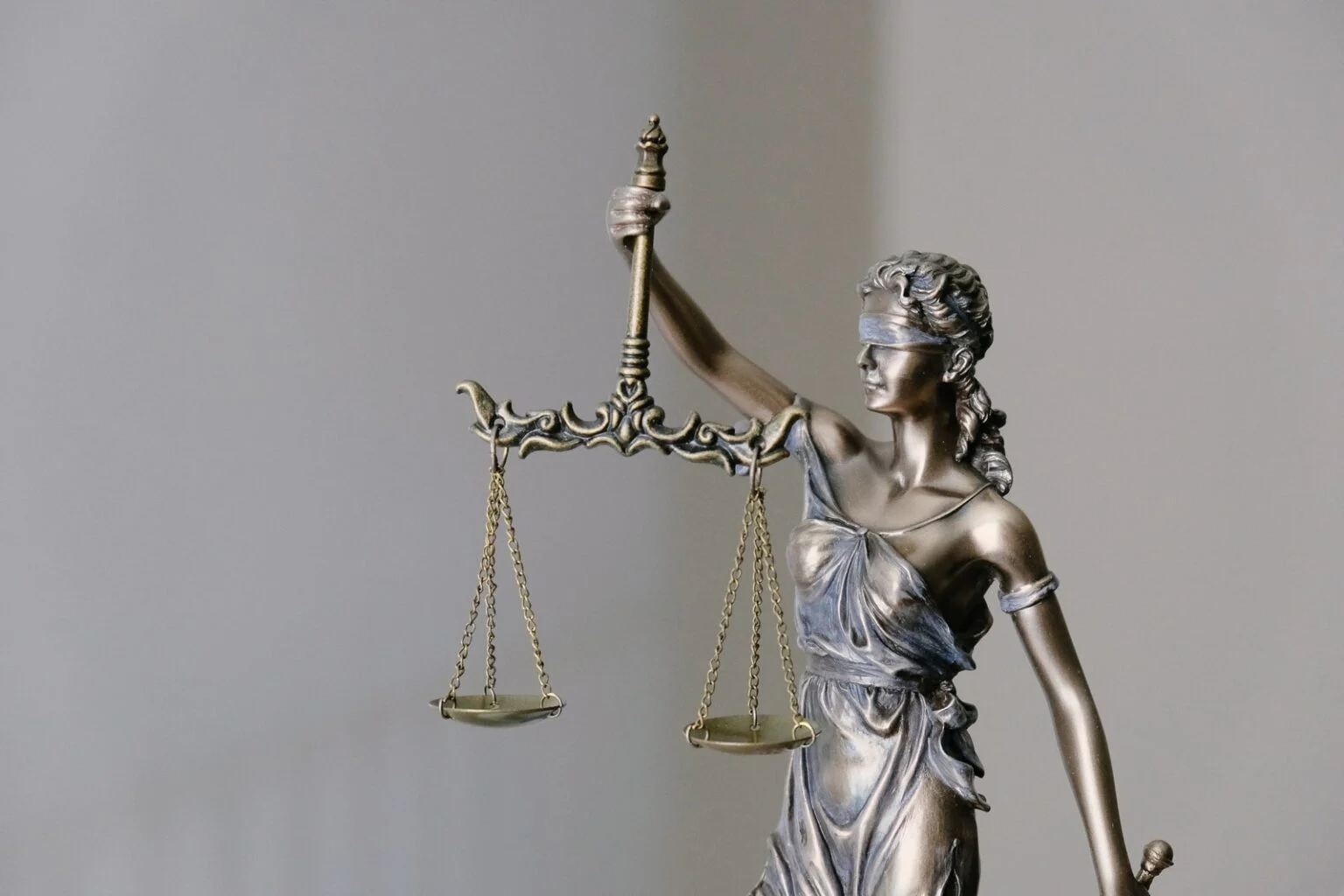 Lady Justice statue law firm ROAR CXO - case study