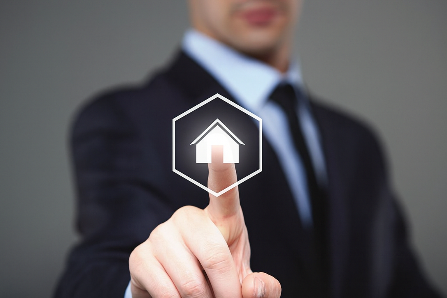 Top Marketing Wins Real Estate Investors Get With a Fractional CMO